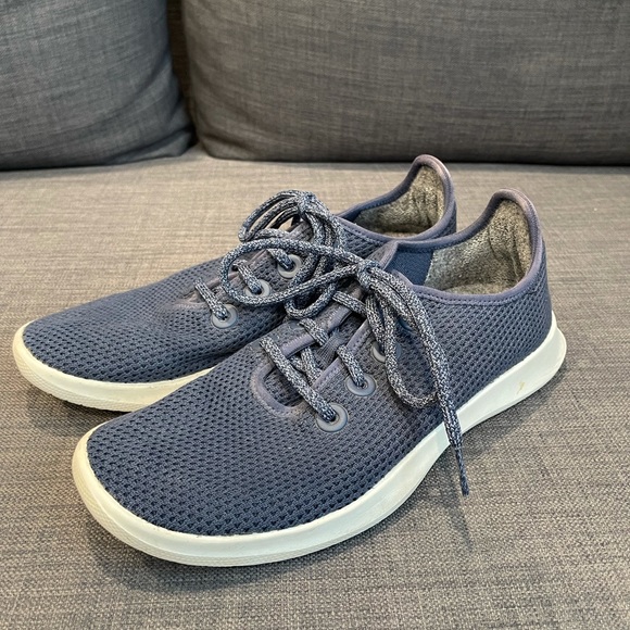 Allbirds Tree Runner in Marine Blue. Size 9 - Picture 1 of 7
